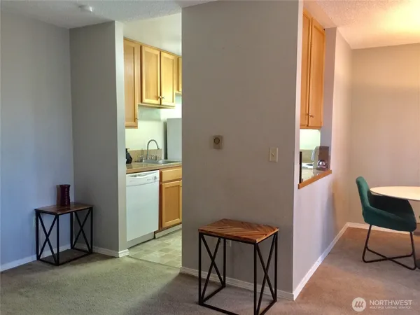 $2,200 | 12423 Northeast 131st Court, Unit E 306, Kirkland, WA 98034