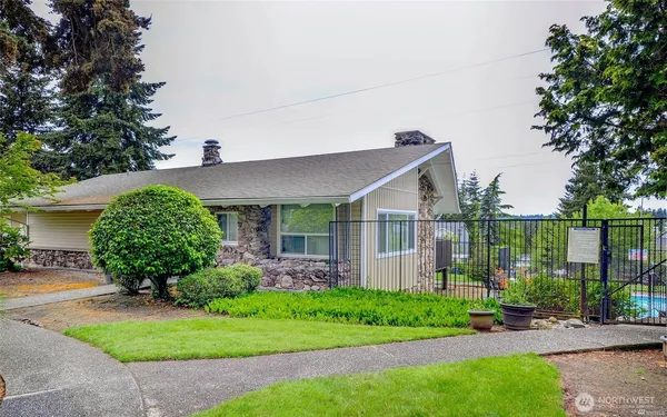 $2,200 | 12423 Northeast 131st Court, Unit E 306, Kirkland, WA 98034