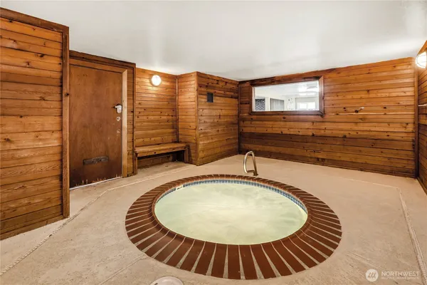 $2,200 | 12423 Northeast 131st Court, Unit E 306, Kirkland, WA 98034