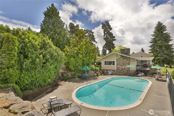 $2,200 | 12423 Northeast 131st Court, Unit E 306, Kirkland, WA 98034
