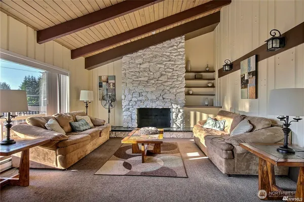 $2,200 | 12423 Northeast 131st Court, Unit E 306, Kirkland, WA 98034