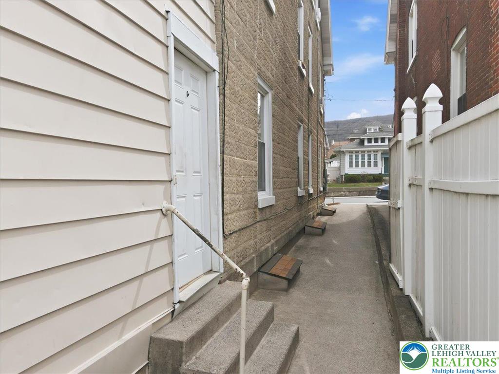 921 Broadway Fountain Hill, PA 18015 - Photo 42 of 93 UNIT 2 ENTRANCE