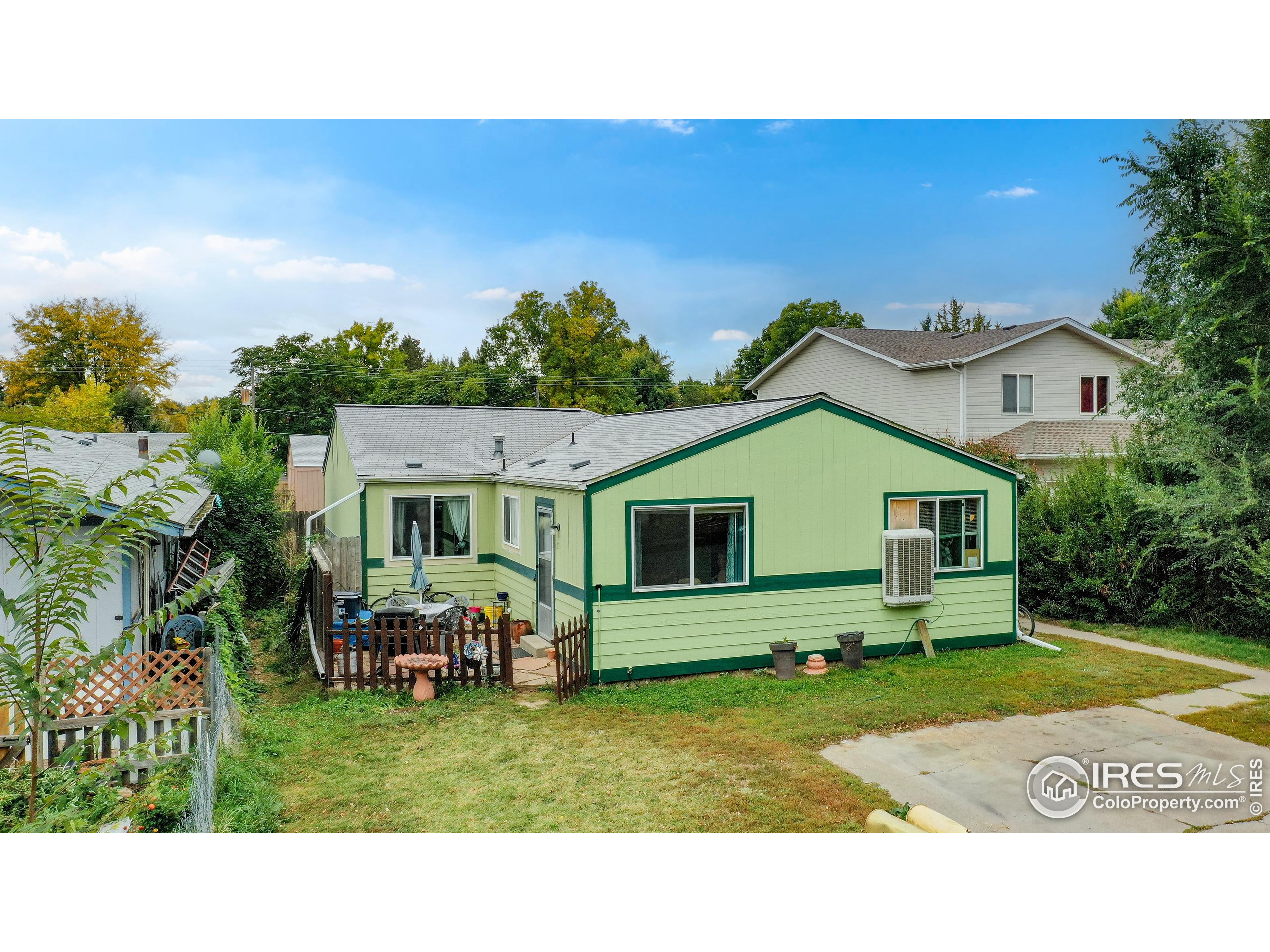 1170-1172 East 5th St  