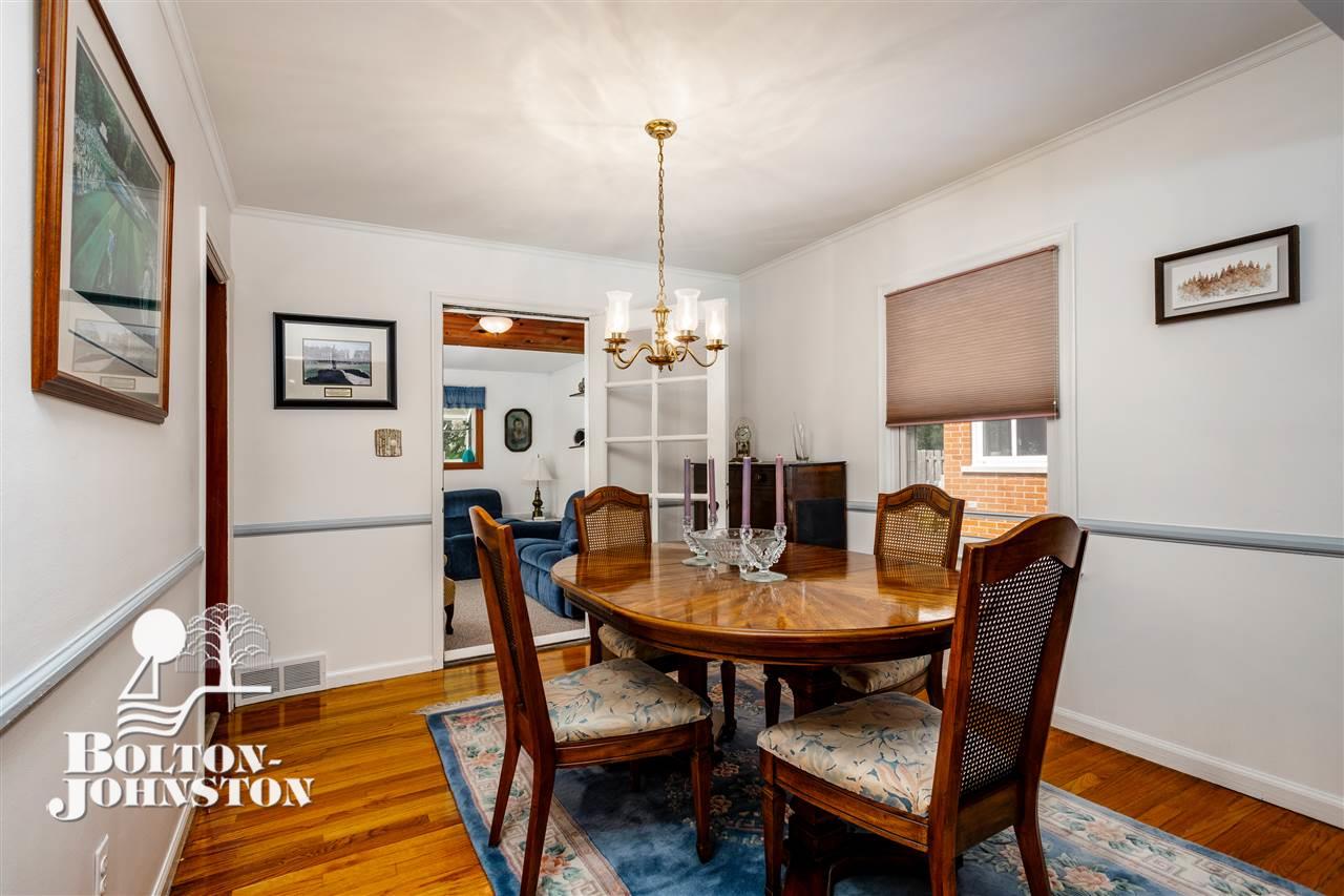 1977 Broadstone Road Grosse Pointe, MI 48236 - Photo 10 of 41 50013997-9.JPG