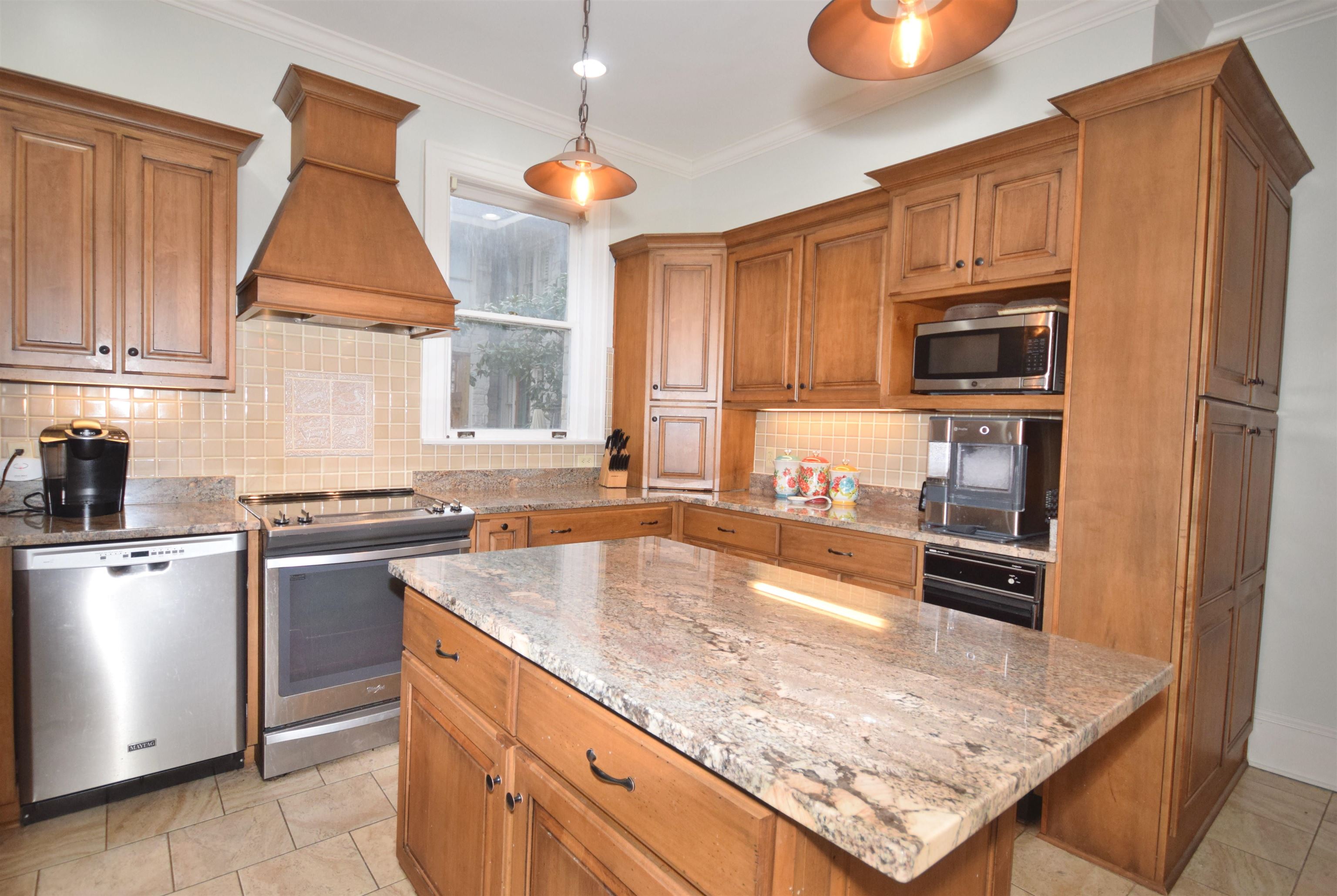 263 Stonewall Street Memphis, TN 38112 - Photo 13 of 25 a kitchen with a sink cabinets and window