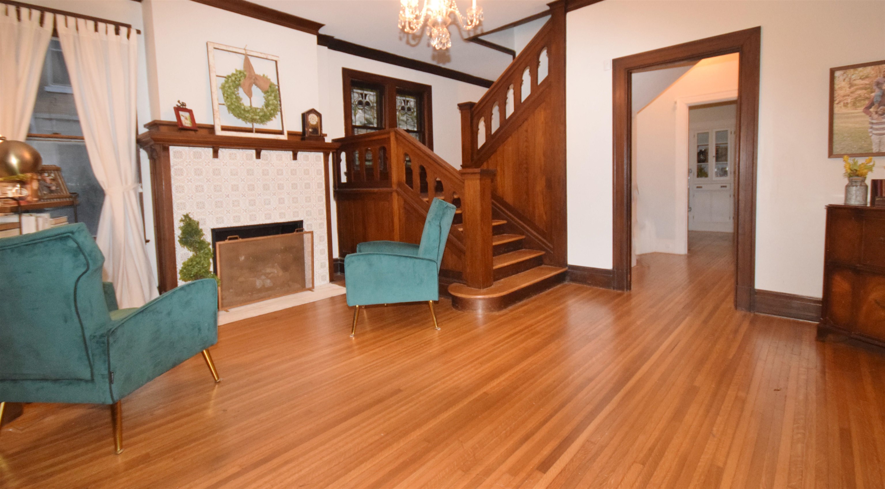 263 Stonewall Street Memphis, TN 38112 - Photo 3 of 25 a view of entryway and hall with wooden floor