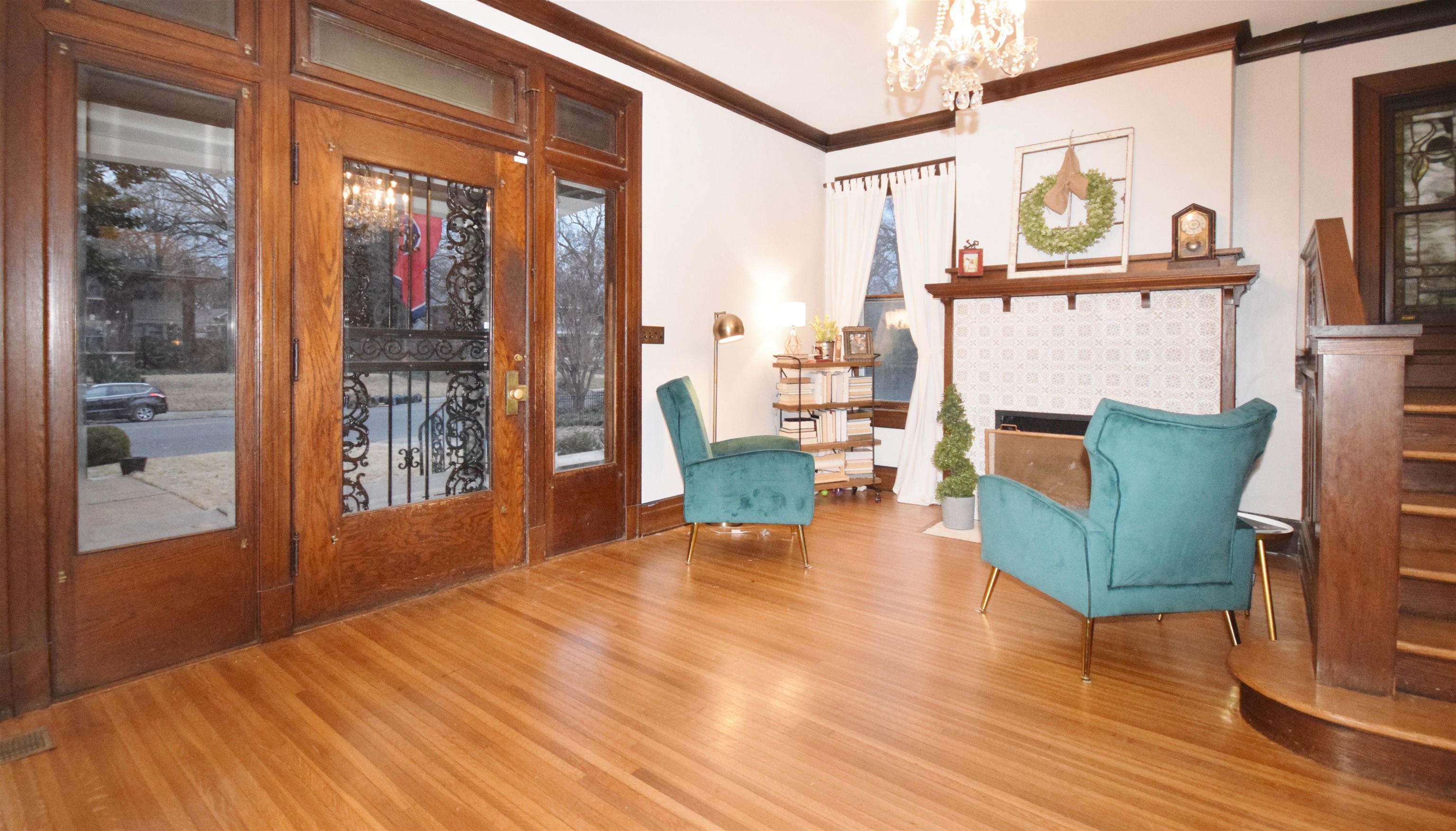263 Stonewall Street Memphis, TN 38112 - Photo 4 of 25 a living room with furniture and a window
