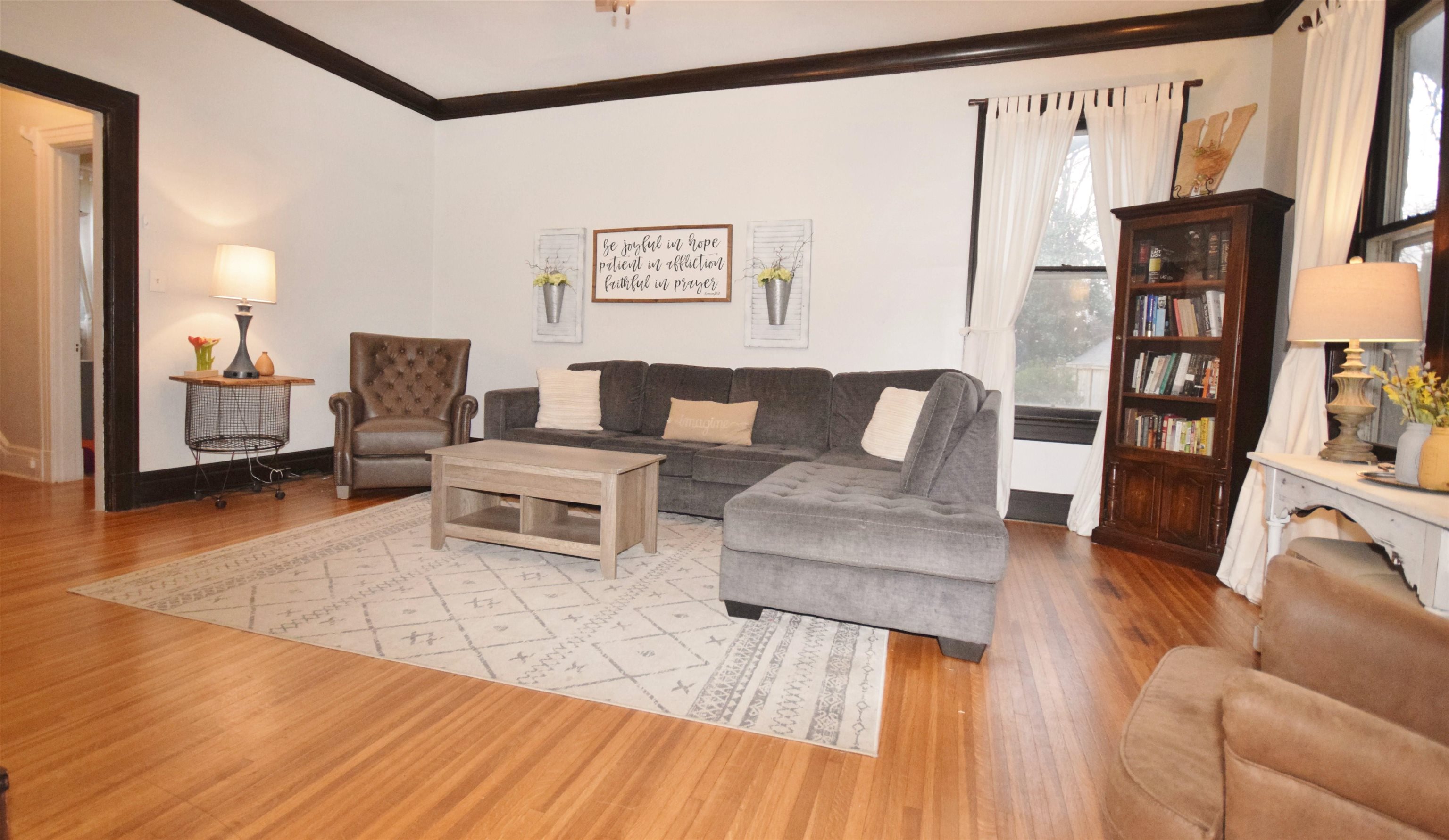 263 Stonewall Street Memphis, TN 38112 - Photo 10 of 25 a living room with furniture and a table
