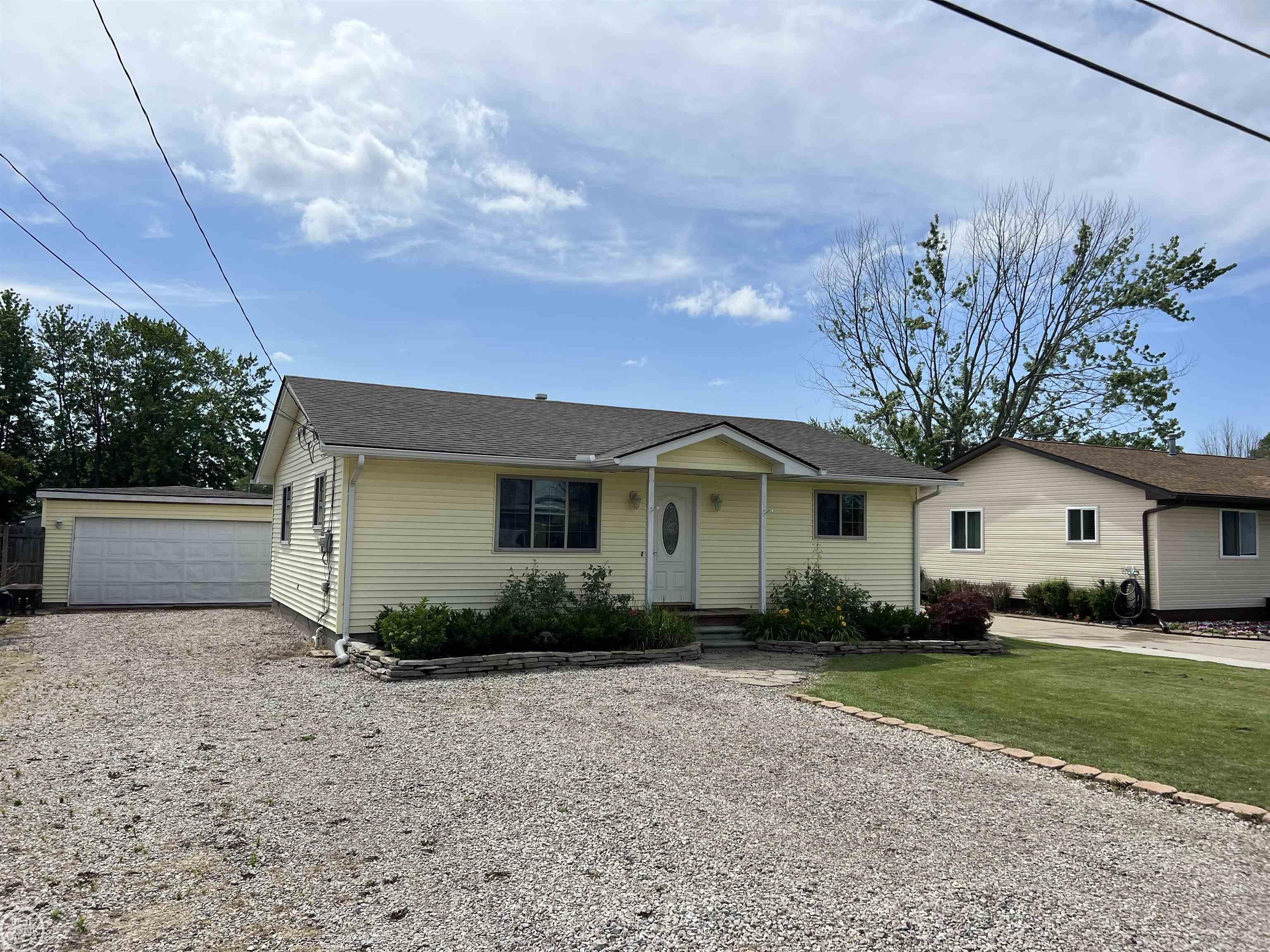 7322 Edlane Road Algonac, MI 48001 - Photo 2 of 32