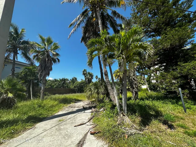 a view of lake background with house