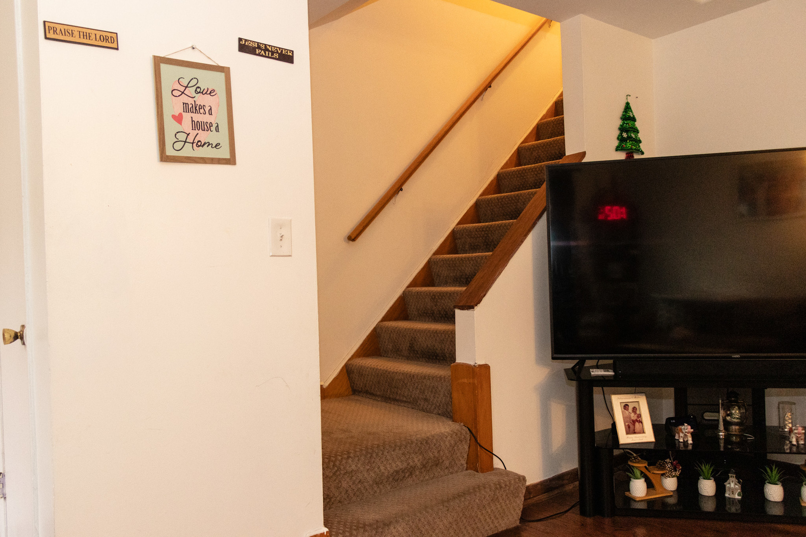 1488 Willow Avenue Des Plaines, IL 60016 - Photo 16 of 25 a view of entryway