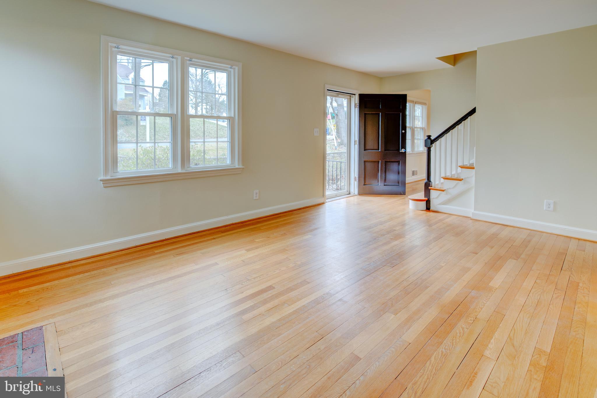 5214 Danbury Road Bethesda, MD 20814 - Photo 7 of 29 Living Room