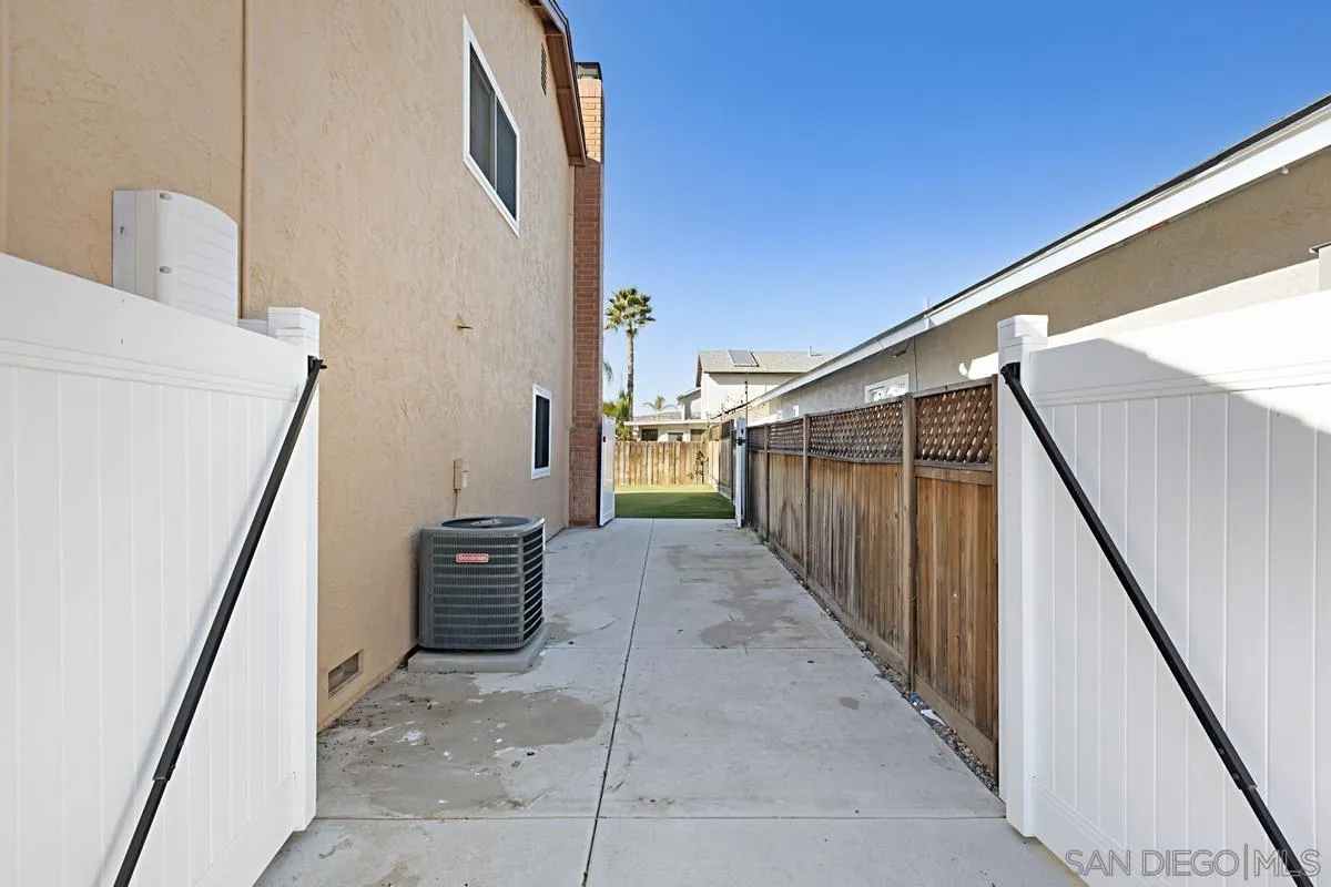 10148 East Glendon Circle Santee, CA 92071 - Photo 31 of 33 a view of a hallway with seating space