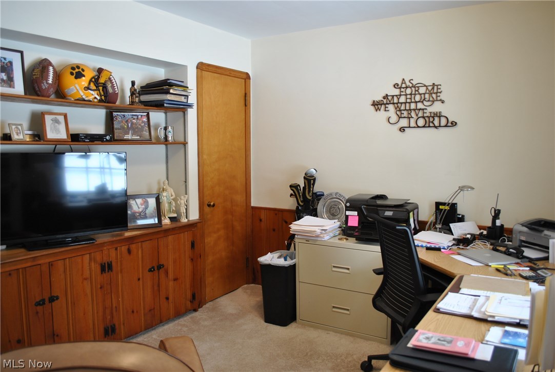 4903 Middledale Road Lyndhurst, OH 44124 - Photo 20 of 29 1st floor office /den. This also could be used as a 5th bedroom