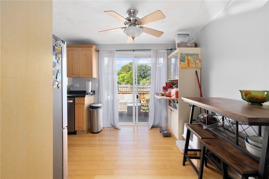 5804 Post Road, Unit 2 Warwick, RI 02818 - Photo 10 of 28 Dining area