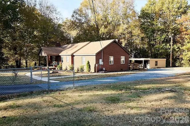 $372,990 | 2524 Pickway Drive, Charlotte, NC 28269