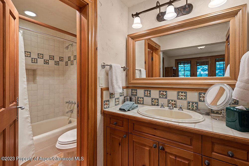 730 Bay Street Aspen, CO 81611 - Photo 32 of 48 Garden level "twin" guest bathroom