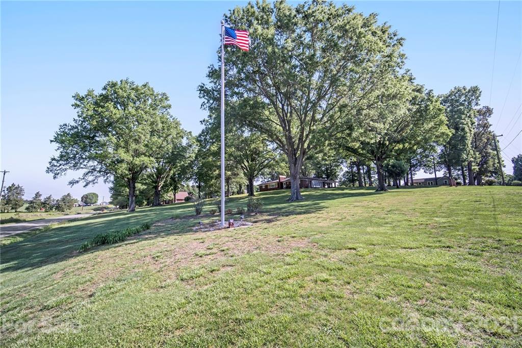 900 Irish Potato Road Concord, NC 28025 - Photo 4 of 48 Gallery Image 4