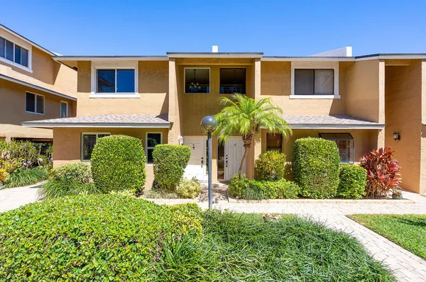 $799,000 | 3409 Southeast 8th Street, Unit 6, Pompano Beach, FL 33062