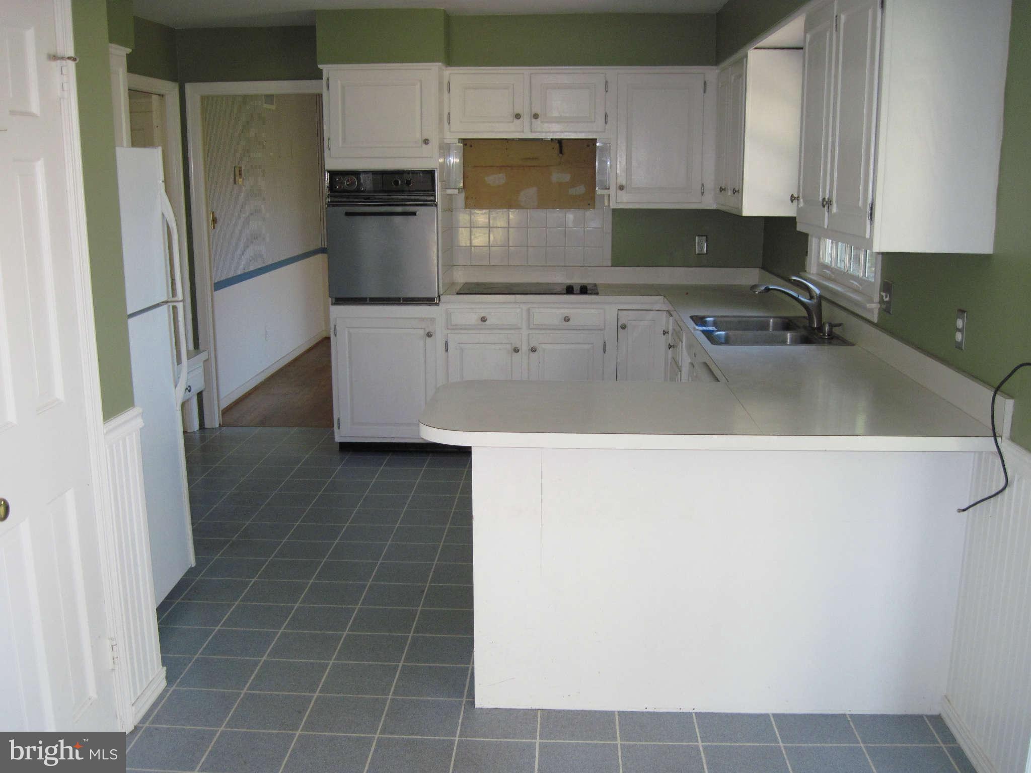8 Collingwood Road Phoenix, MD 21131 - Photo 3 of 12 Kitchen