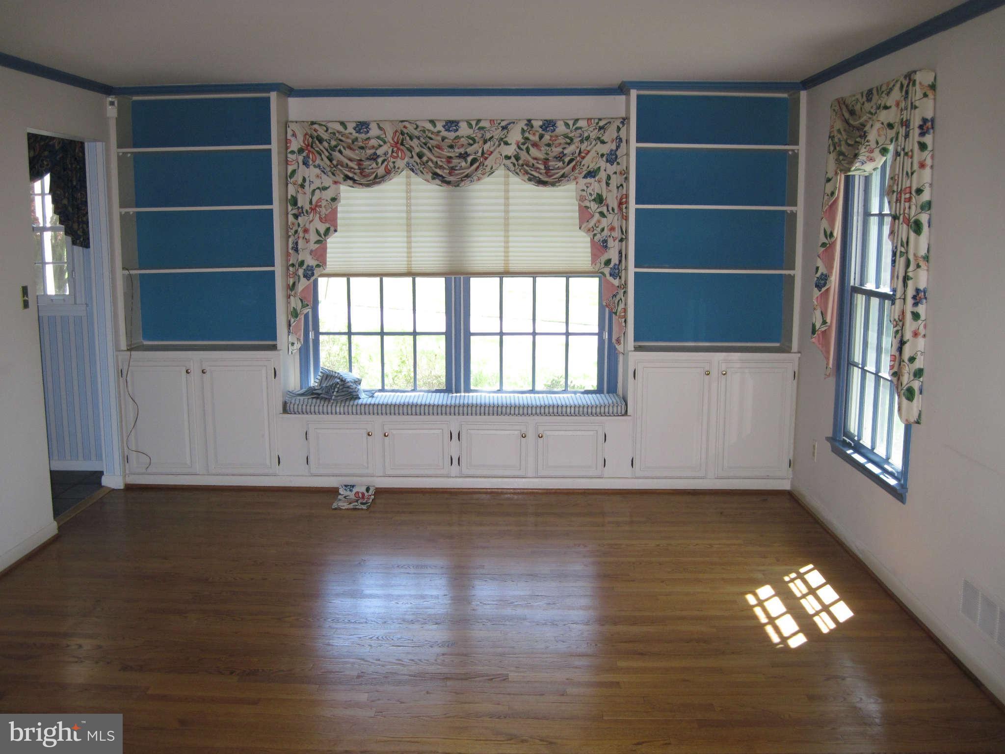 8 Collingwood Road Phoenix, MD 21131 - Photo 6 of 12 Living Room