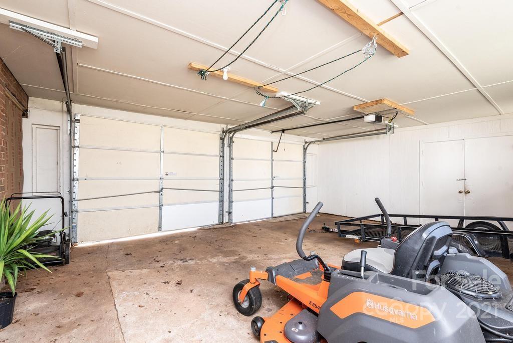 5196 Jenkins Road Morganton, NC 28655 - Photo 36 of 46 a room with gym equipment