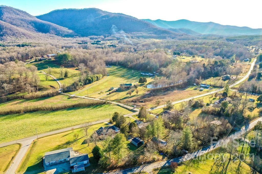 5196 Jenkins Road Morganton, NC 28655 - Photo 45 of 46 a view of an ocean and a mountain