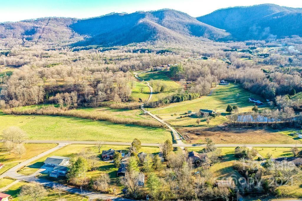 5196 Jenkins Road Morganton, NC 28655 - Photo 46 of 46 a view of an ocean with city