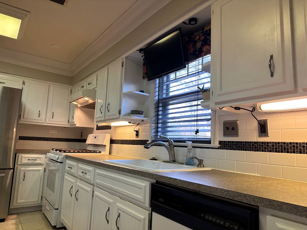 4549 Ritch Haven Road Columbus, GA 31909 - Photo 22 of 31 Window over sink for natural light in kitchen