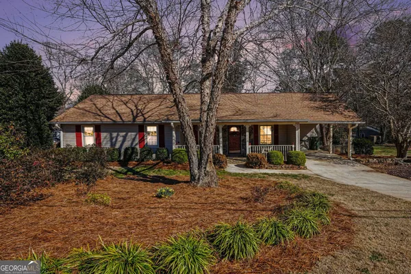 a view of a house with yard and tree s