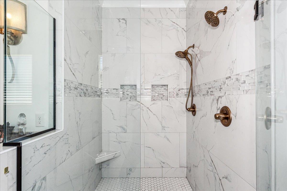 30866 Ono N Loop West Orange Beach, AL 36561 - Photo 20 of 49 Bathroom
