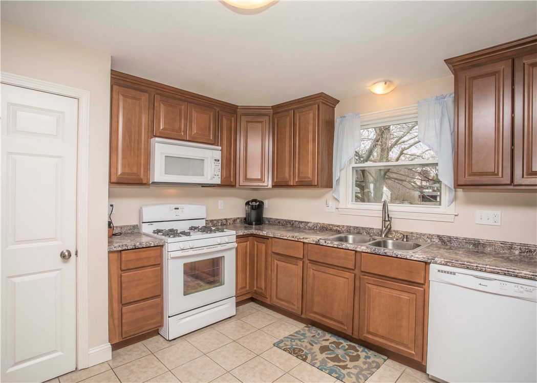 53 Farm Street Woonsocket, RI 02895 - Photo 6 of 22 Gallery Image 6