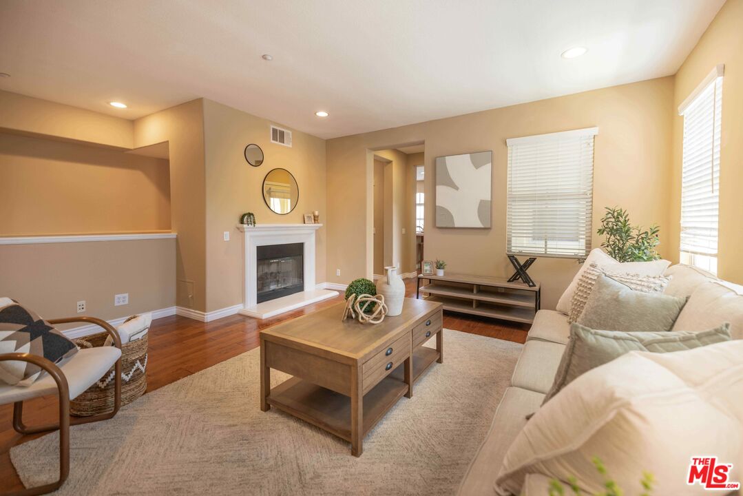 107 Chantilly Irvine, CA 92620 - Photo 5 of 28