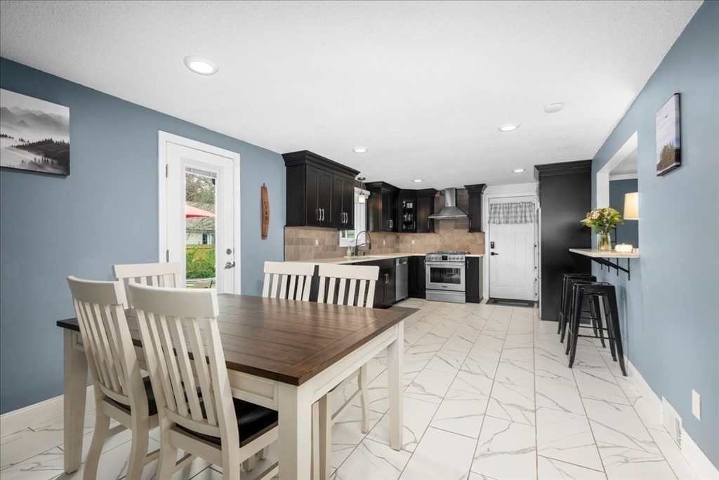 89 Weymouth Street Springfield, MA 01108 - Photo 9 of 28