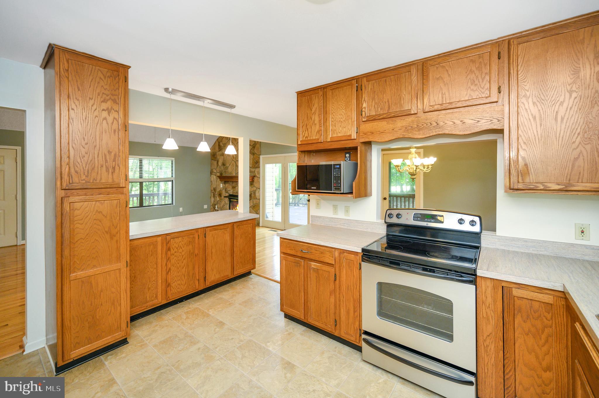 519 Birdie Road Locust Grove, VA 22508 - Photo 13 of 33 Plentiful cabinets