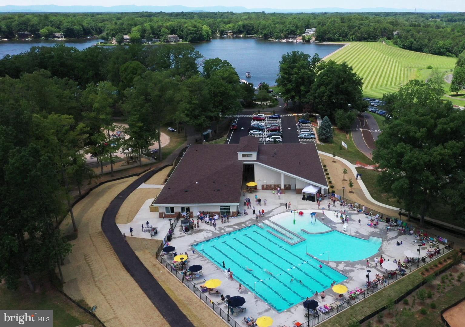 519 Birdie Road Locust Grove, VA 22508 - Photo 29 of 33 Community pool
