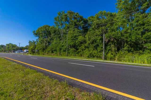 a view of a yard with a small yard