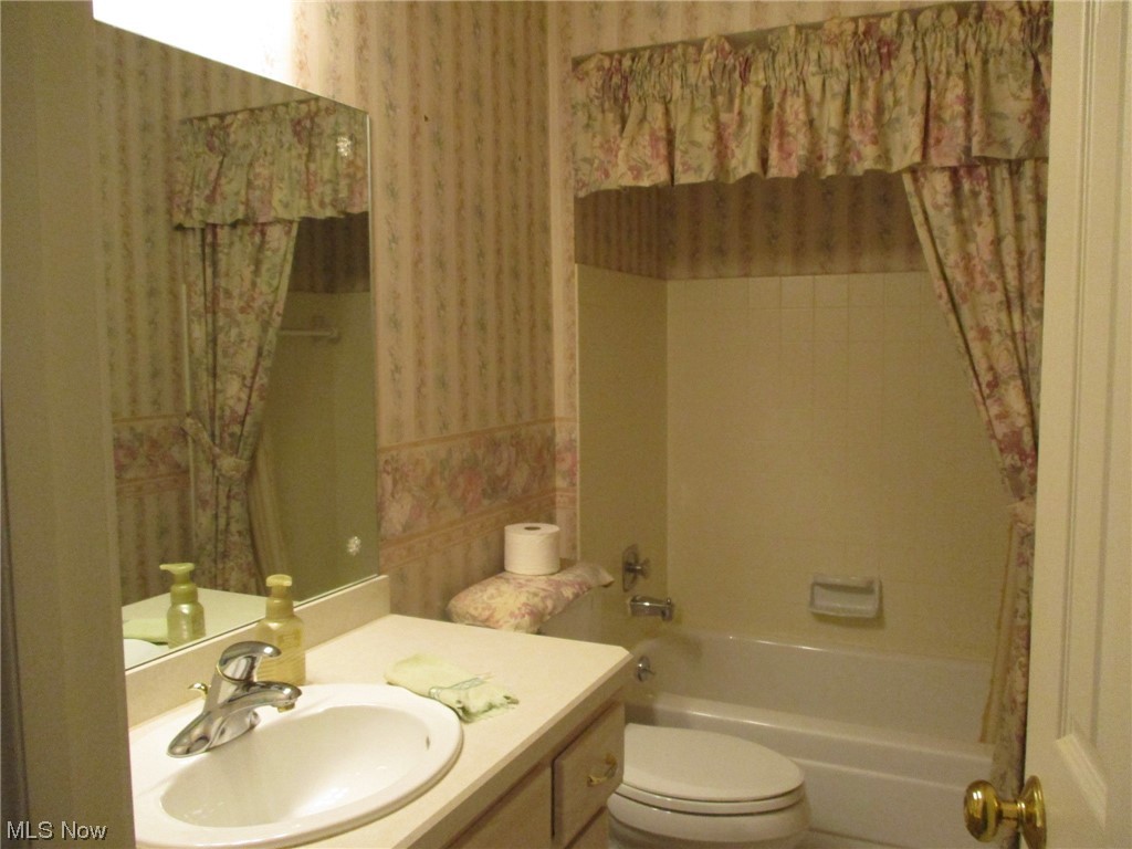 37466 Hunters Ridge Solon, OH 44139 - Photo 16 of 35 Gallery Image 16