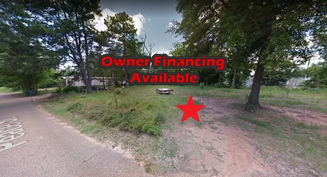 a view of a sign board with yard