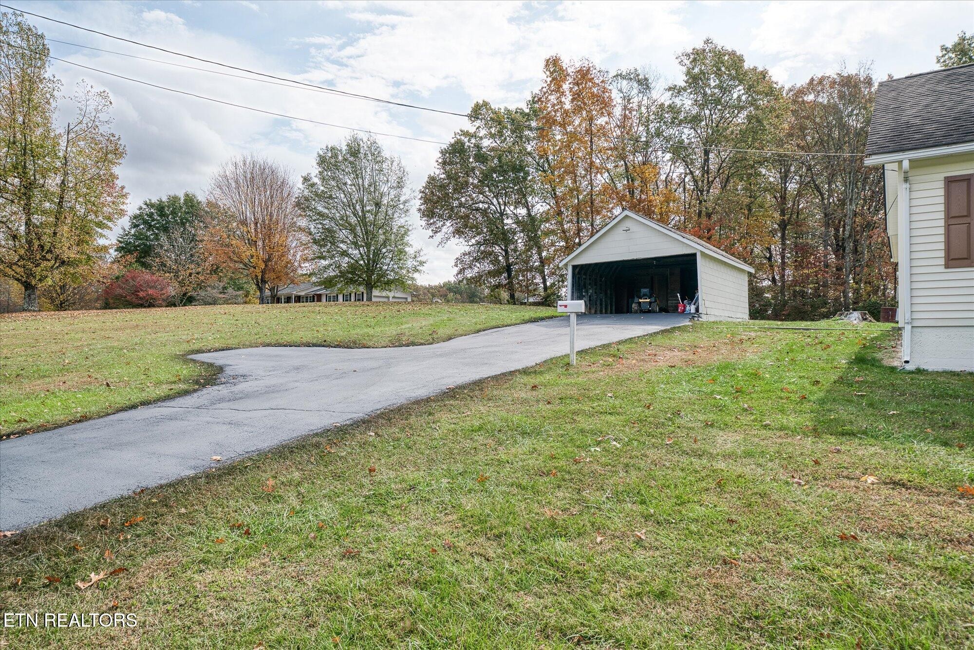 1040 Tom Price Road Jamestown, TN 38556 - Photo 4 of 45 Gallery Image 4