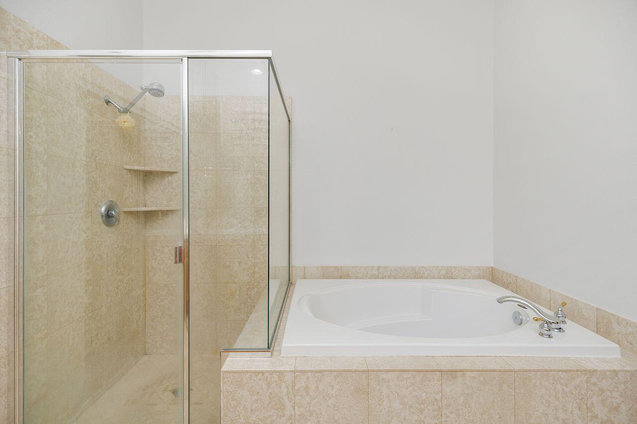 75715 Heritage West Palm Desert, CA 92211 - Photo 24 of 51 a bathroom with a bathtub and shower