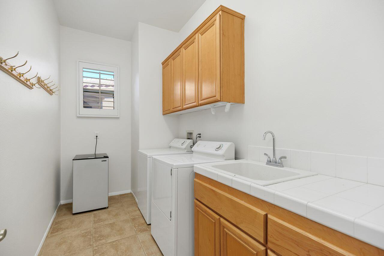 75715 Heritage West Palm Desert, CA 92211 - Photo 29 of 51 75715 Heritage - Laundry