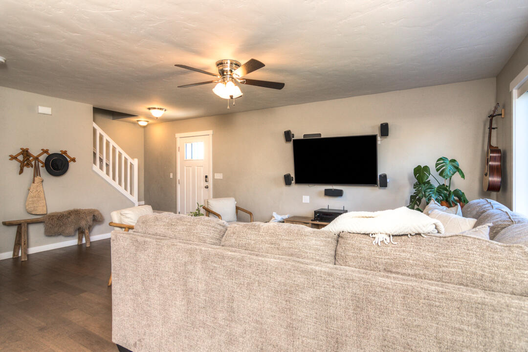 520 Southeast Reed Market Road Bend, OR 97702 - Photo 5 of 25 living area