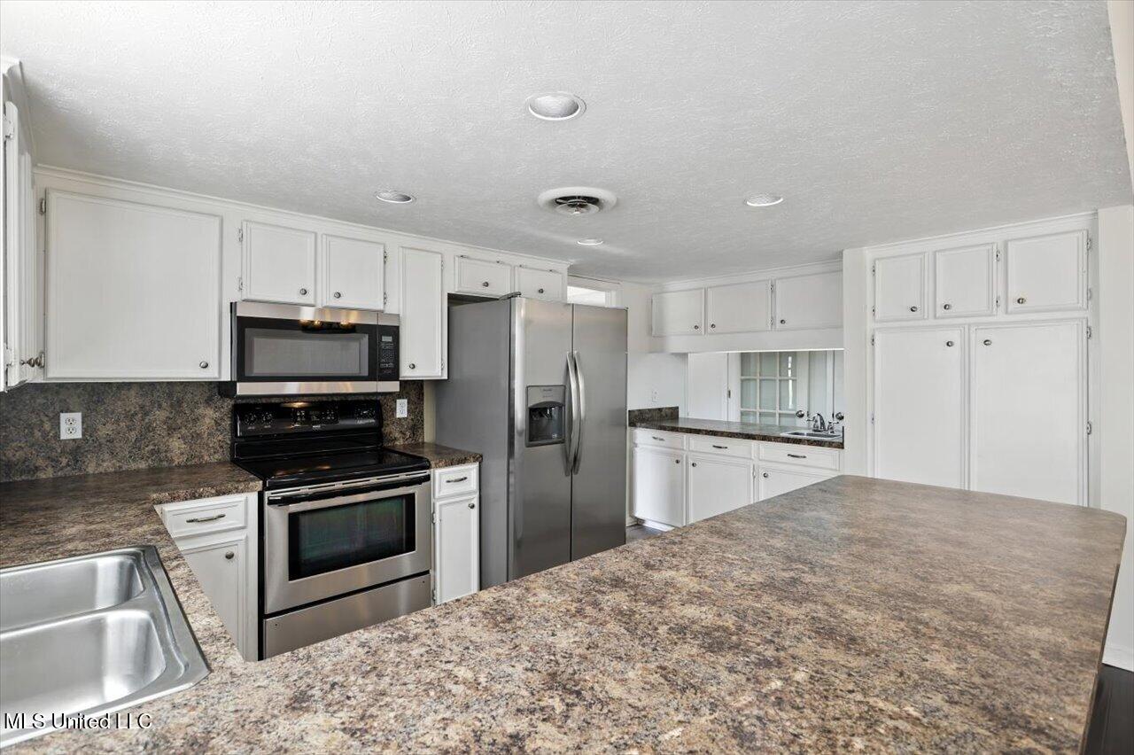 2 Pheasant Run Clinton, MS 39056 - Photo 17 of 27 12-2 Pheasant Run _ Home Tours MS