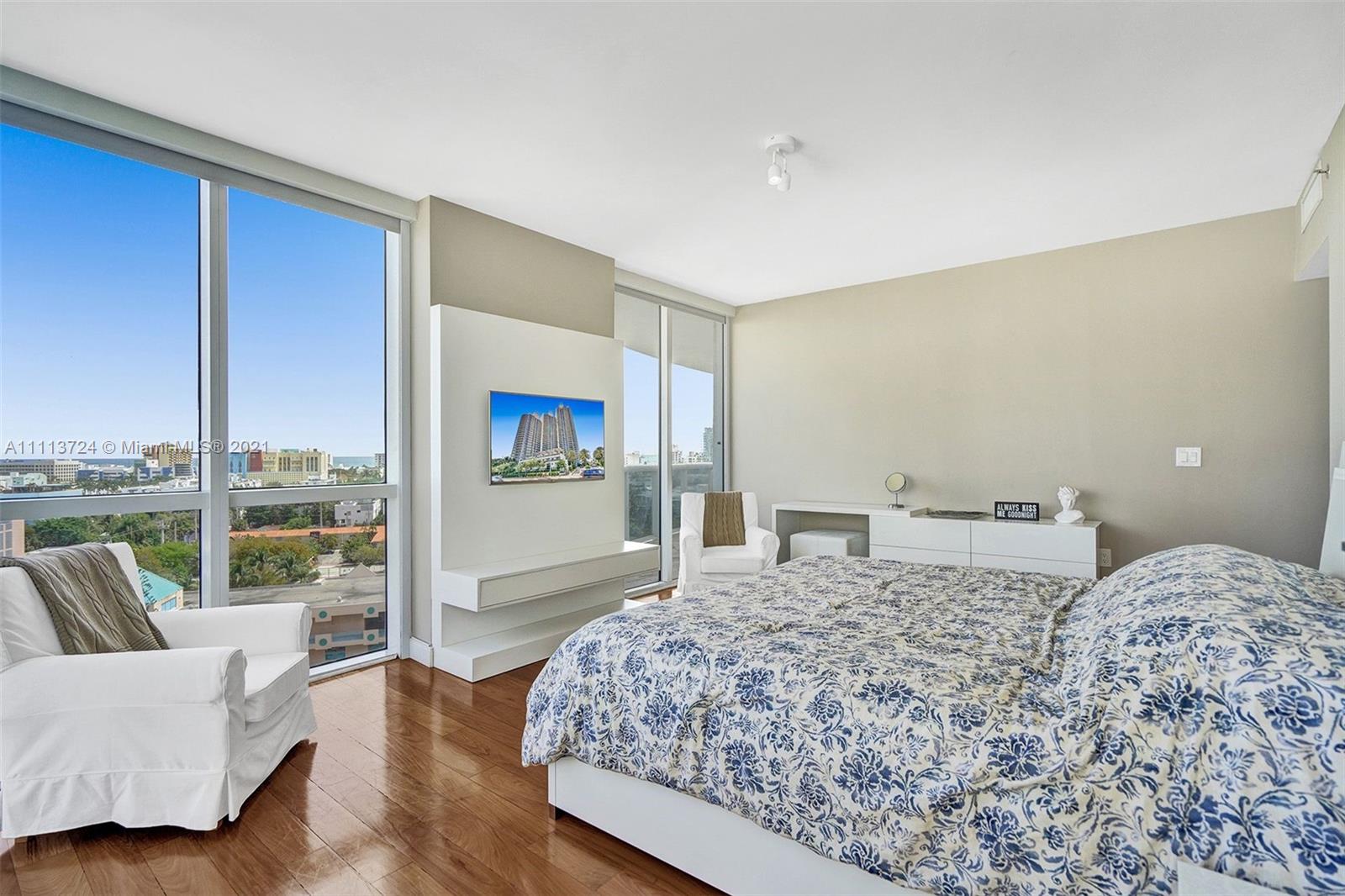 400 Alton Road, Unit 1011 Miami Beach, FL 33139 - Photo 10 of 27 a bedroom with a large bed and a couch