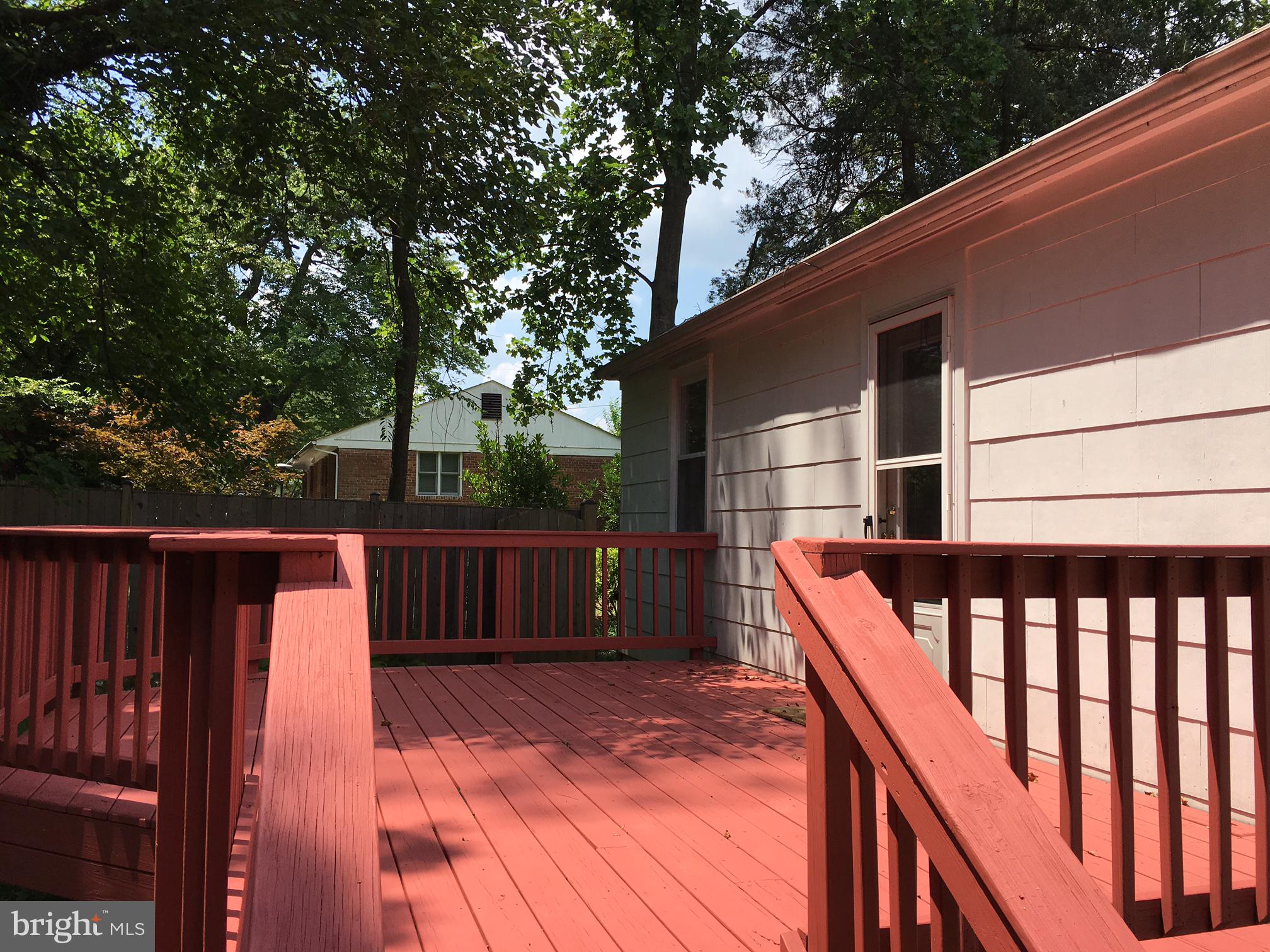 6410 Stoneham Road Bethesda, MD 20817 - Photo 6 of 20 a balcony with wooden floor and yard in the back