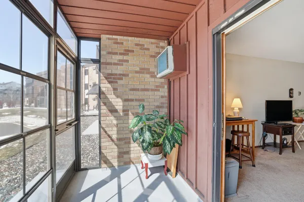 $110,000 | 2700 Oxford Street North, Unit 102, St. Paul, MN 55113