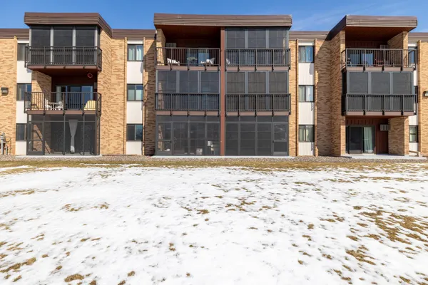 $110,000 | 2700 Oxford Street North, Unit 102, St. Paul, MN 55113