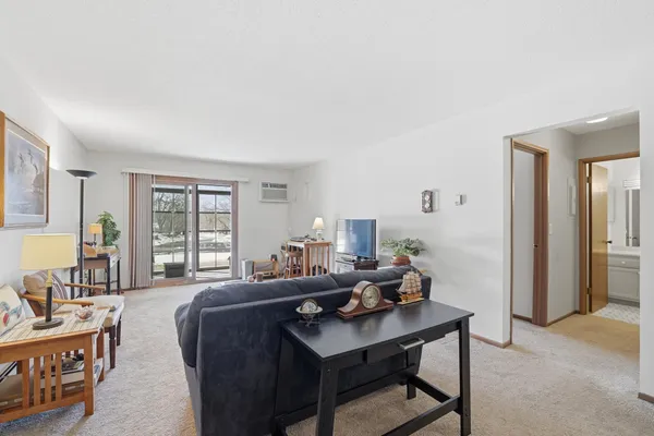 $110,000 | 2700 Oxford Street North, Unit 102, St. Paul, MN 55113