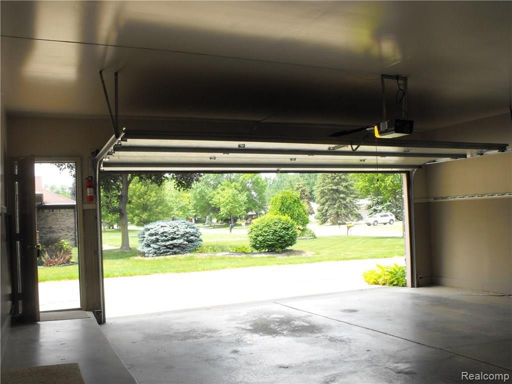 3600 Leason Road Sterling Heights, MI 48310 - Photo 50 of 60 Front garage 3.JPG